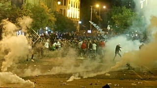 شاهد: مواجهات بين مؤيدين لحزب الله وحركة أمل وقوى الأمن في بيروت تسقط عشرات الجرحى