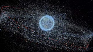 Basura espacial: "Nos encaminamos al desastre" según el responsable de la Agencia Espacial Europea