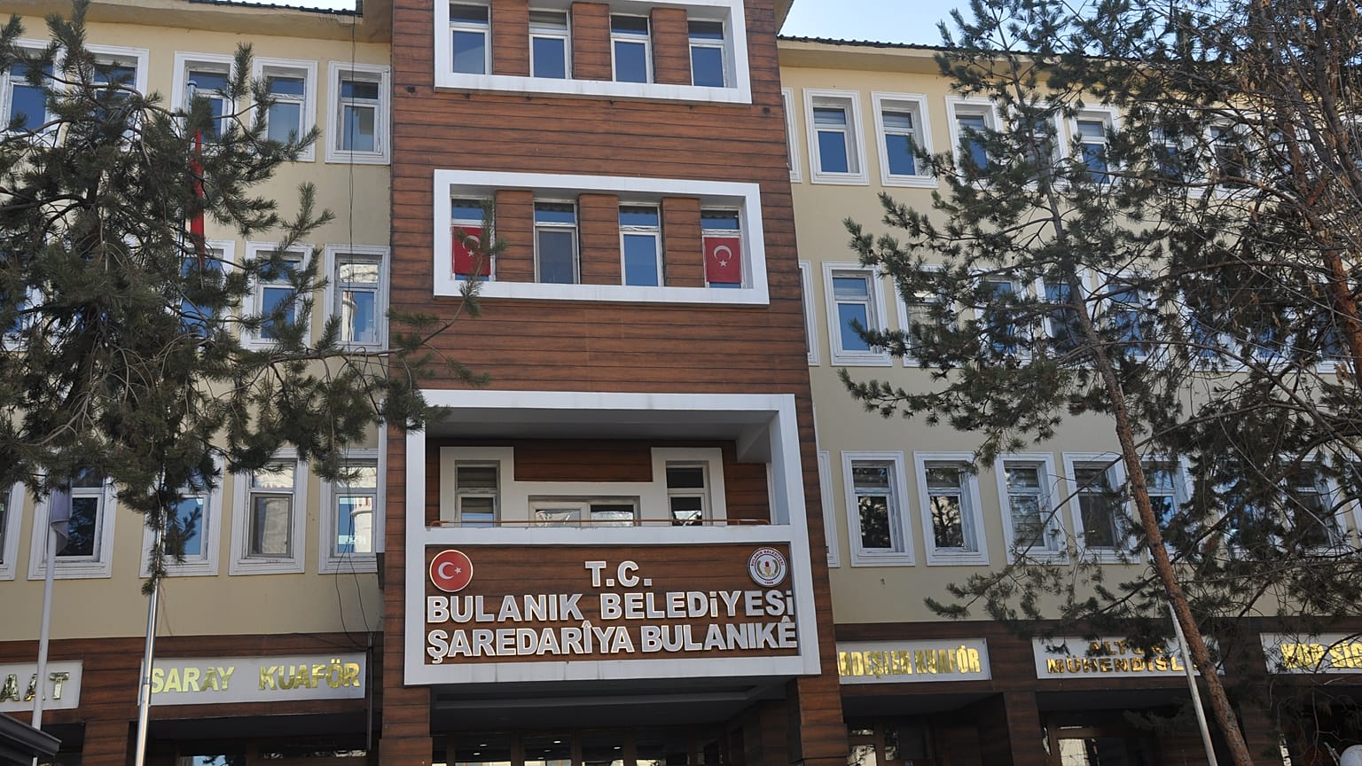 Muş'ta Bulanık ve Varto ilçelerinin HDP'li belediye başkanları ile iki meclis üyesi, haklarında yürütülen terör soruşturması kapsamında gözaltına alındı