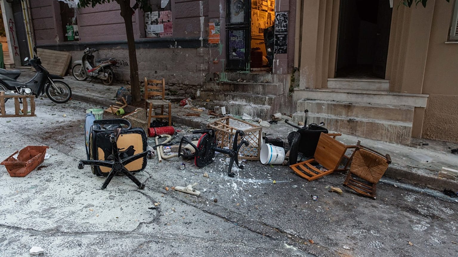 Ελεύθεροι οι συλληφθέντες στο Κουκάκι – Κόντρα κυβέρνησης και αντιπολίτευσης για την επιχείρηση