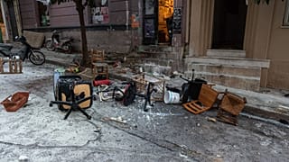 Ελεύθεροι οι συλληφθέντες στο Κουκάκι – Κόντρα κυβέρνησης και αντιπολίτευσης για την επιχείρηση