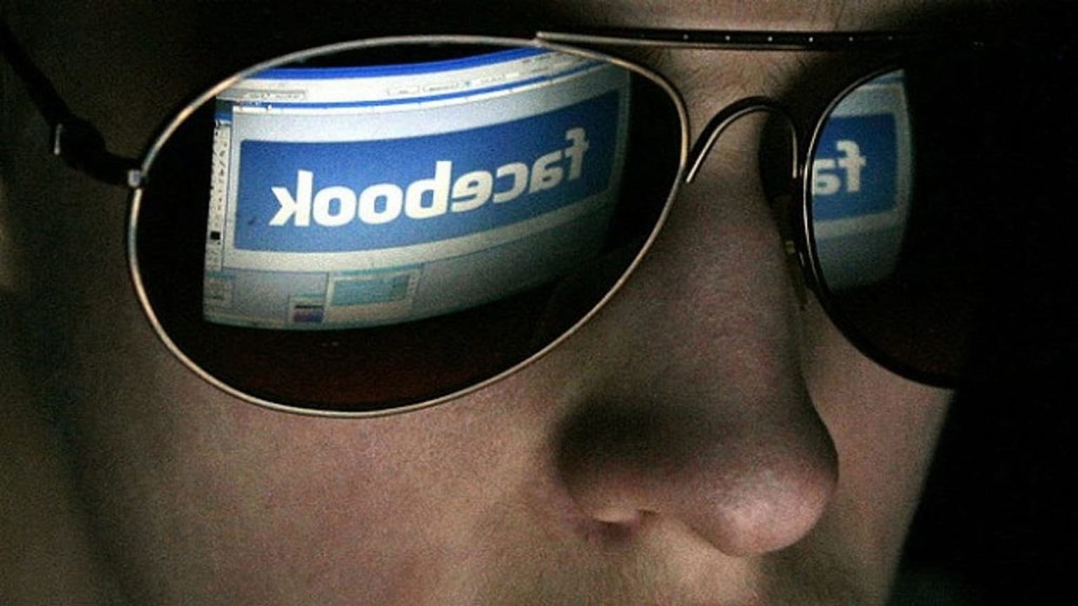 Facebook sizi izliyor