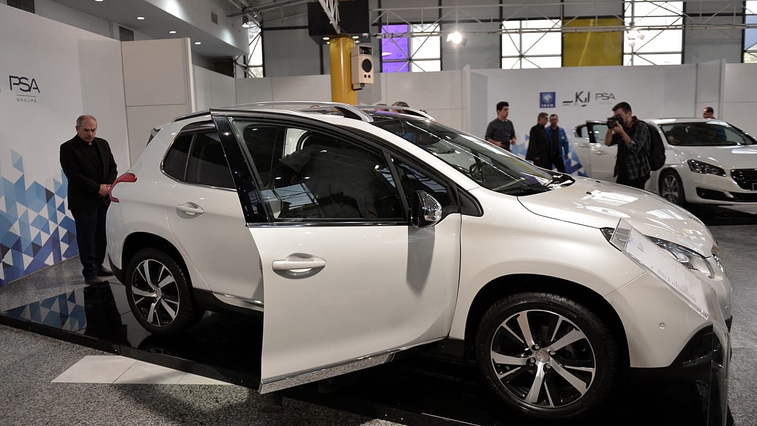 İtalyan Fiat ile Fransız PSA dünyanın dördüncü büyük araç üreticisi olmak için anlaştı