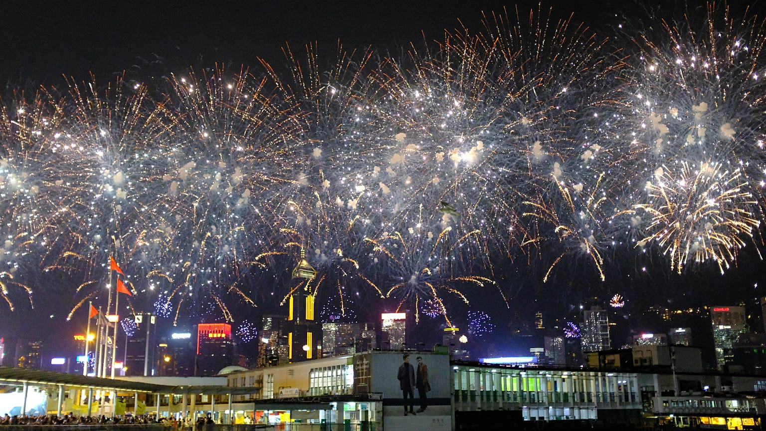 Hong Kong yönetimi geleneksel yılbaşı havai fişek gösterileri güvenlik endişesiyle iptal etti 