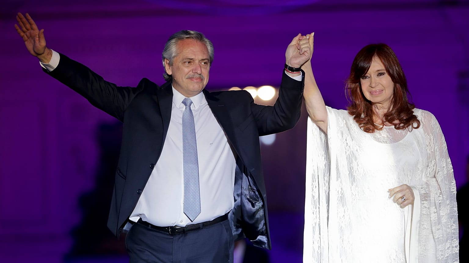 El Gobierno argentino eleva impuestos y tasa un 30 % la compra de dólares