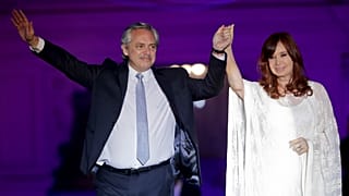 El Gobierno argentino eleva impuestos y tasa un 30 % la compra de dólares