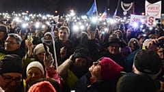 Tüntetés a tervezett reform ellen Varsóban december 1-én