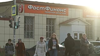 Τα τραπεζικά δάνεια «πνίγουν» τους Ρώσους