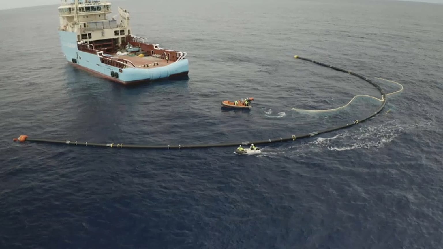 Mit 600 Meter langem Staubsauger: Dänen fischen Müll aus dem Pazifik