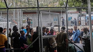 Χρηματοδότηση 130 εκατ. ευρώ για τα κλειστά κέντρα σε Σάμο, Λέρο και Κω