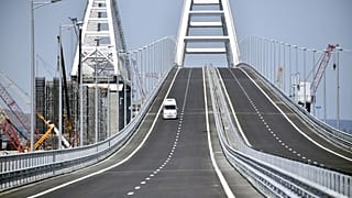 Putin inaugura il ponte di Crimea e scatena la polemica