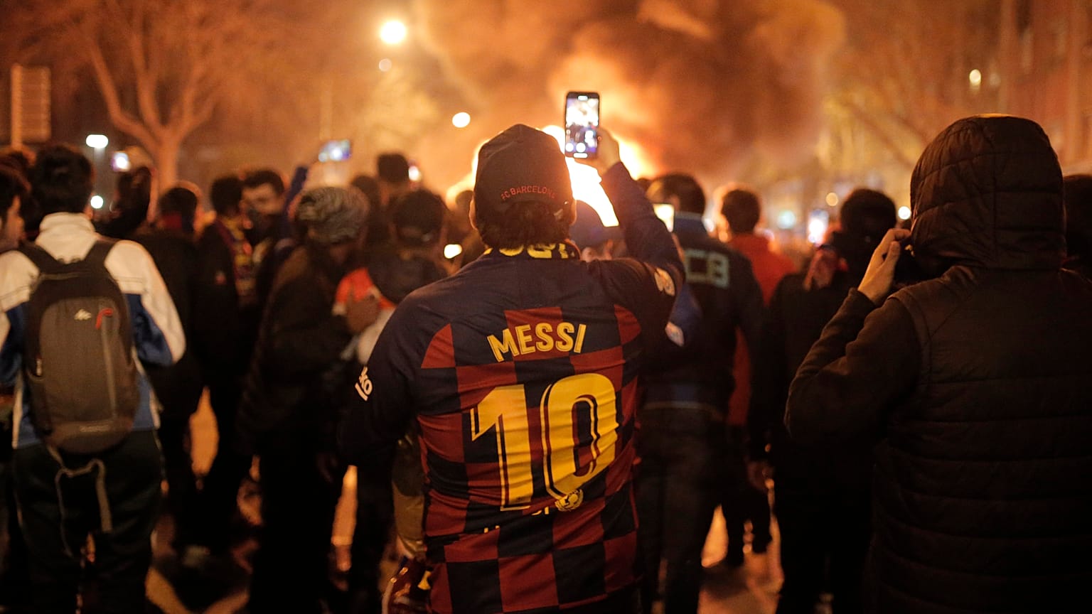 Proteste a Barcellona contro il governo spagnolo. Anche indossando la maglia di Messi. 
