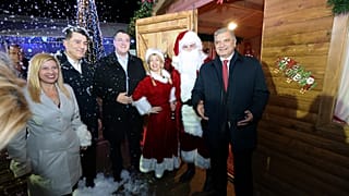 Φωταγωγήθηκε το Χριστουγεννιάτικο δέντρο στο Πεδίο του Άρεως 