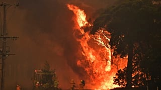 Bombeiros australianos enfrentam condições "catastróficas"