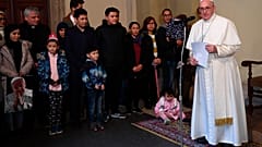 Il Papa riceve 33 migranti di Lesbo e parla del loro dramma al mondo