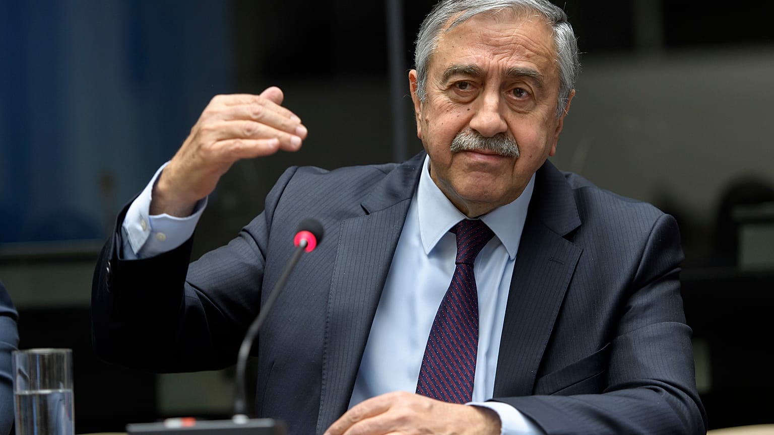 Ακιντζί: "Aρνητική εξέλιξη" η άρση του εμπάργκο όπλων από τις ΗΠΑ 