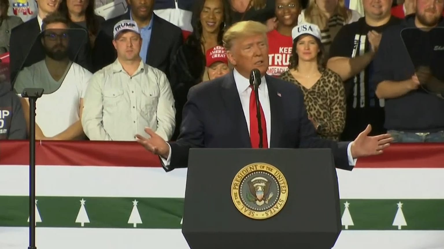 Trump recebe manifestações de apoio depois da destituição