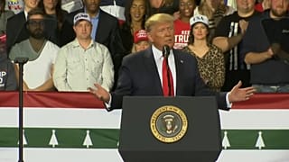 Trump recebe manifestações de apoio depois da destituição