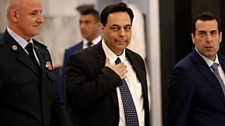 حسان دياب خلال دخوله إلى القصر الجمهوري في بعبدا قبيل التكليف 