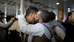 الأسرى اليمنيين أثناء عودتهم 