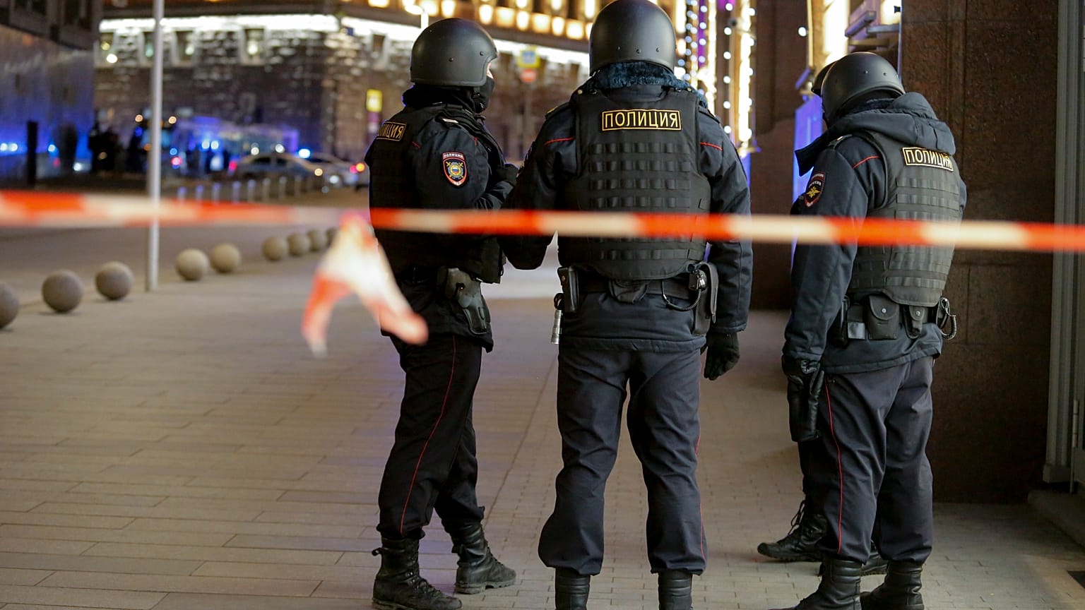 Полиция у здания ФСБ в Москве