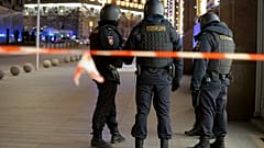 ضباط من الأمن الروسي بالقرب من مقر  جهاز أمن الدولة الروسي (إف إس بي) 