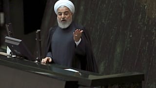 روحاني يقوم  بأول زيارة لرئيس إيراني إلى اليابان منذ أكثر من عقدين 