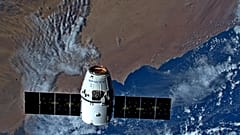 Astronaut Luca Parmitano snares his first Dragon supply spacecraft 