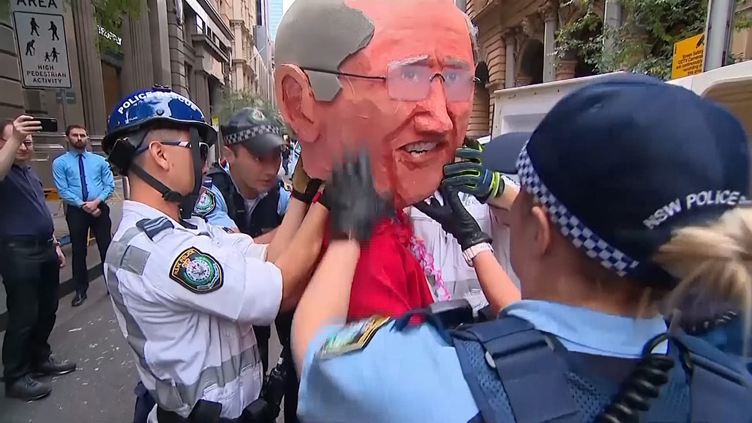 Avustralya'da orman yangınları Yok Oluş İsyanı eylemcilerini sokağa döktü