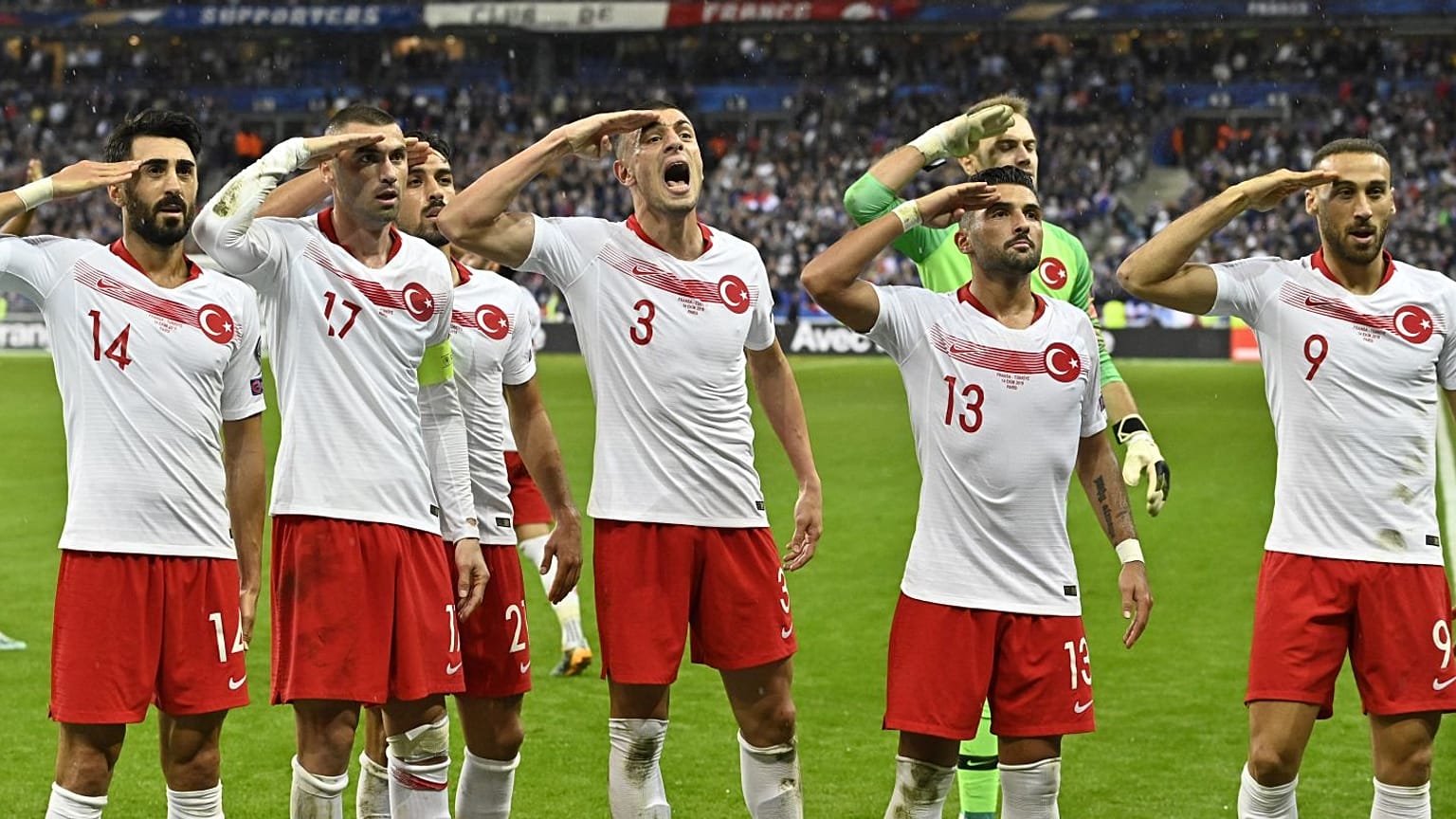 UEFA'dan A Milli Takım'a 'asker selamı' cezası kınama; TFF'ye 50 bin euro para cezası