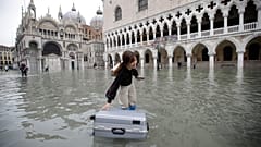 Venezia paga l'acqua granda di novembre. Prenotazioni dimezzate per Capodanno