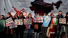 Indiani in piazza. L'opposizione denuncia una "brutale repressione"