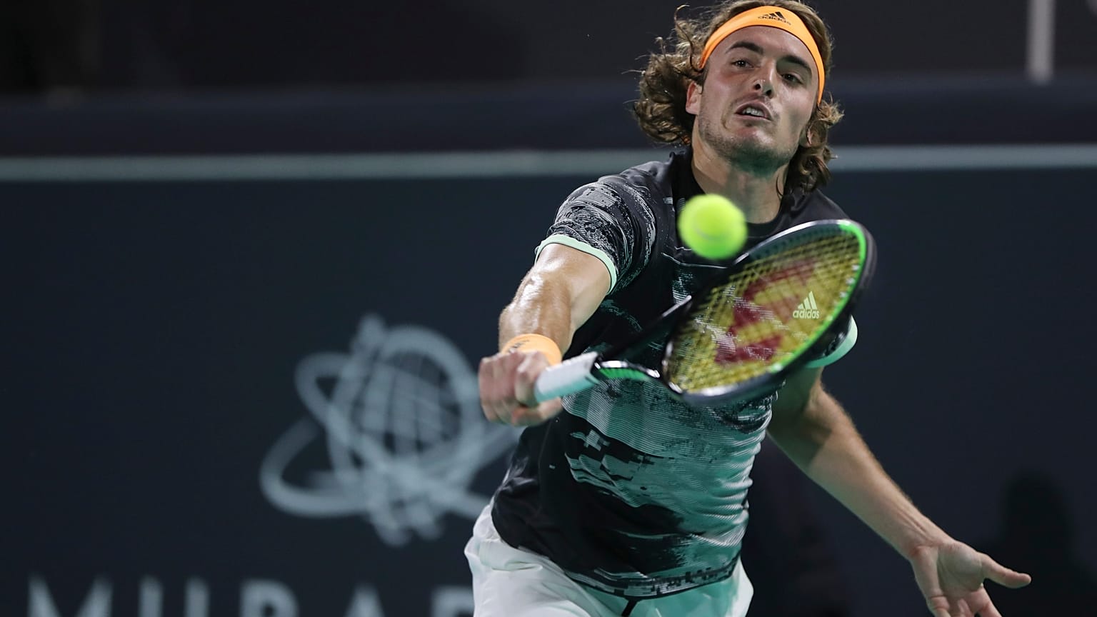 Ο Στέφανος Τσιτσιπάς στον τελικό του Mubadala World Tennis Championship στο Άμπου Ντάμπι. (AP Photo/Kamran Jebreili)            