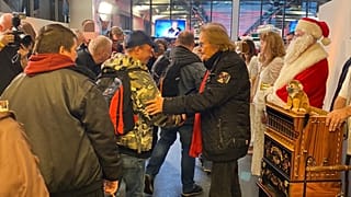 Polizei Berlin unterstützt Frank Zanders Obdachlosenfest