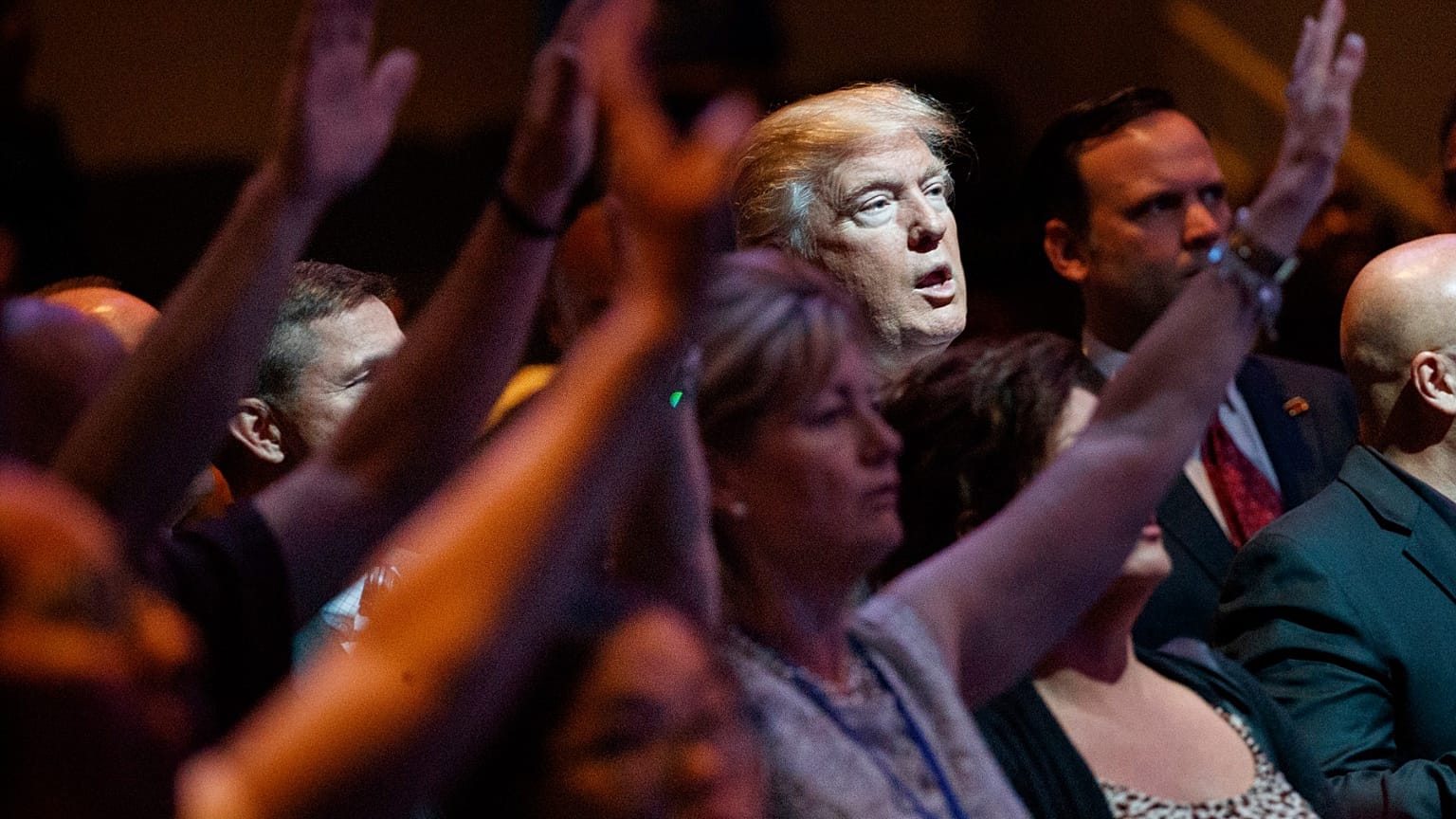 Donald Trump, Las Vegas şehrindeki bir kilisede düzenlenen ayine katılırken