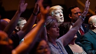 Donald Trump, Las Vegas şehrindeki bir kilisede düzenlenen ayine katılırken