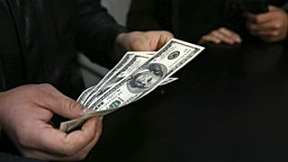 تغییر قیمت ۲۷۰ تومانی دلار در اولین روز زمستان