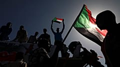 رئيس الوزراء السوداني: دماء الشهداء الذين سقطوا أثناء الاحتجاجات لن تذهب هدرا