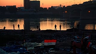 "شاطىء التحرير" في وسط بغداد.. متنفس "الثورة" على ضفّة دجلة