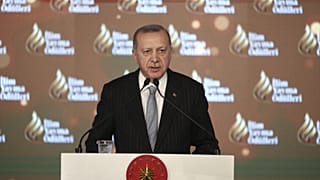 Erdoğan Dolmabahçe Sarayı'nda düzenlenen İlim Yayma Ödülleri Töreni'ne katıldı
