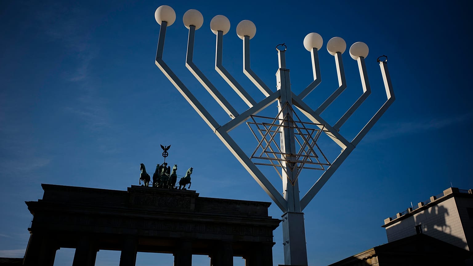 Hanukka Menora vor dem Brandenburger Tor, Berlin, Dezember 2019
