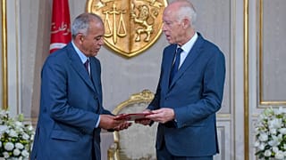 Tunus Cumhurbaşkanı Kays Said (sağ) ve hükümeti kurmakla görevlendirilen Habib el-Cemli 