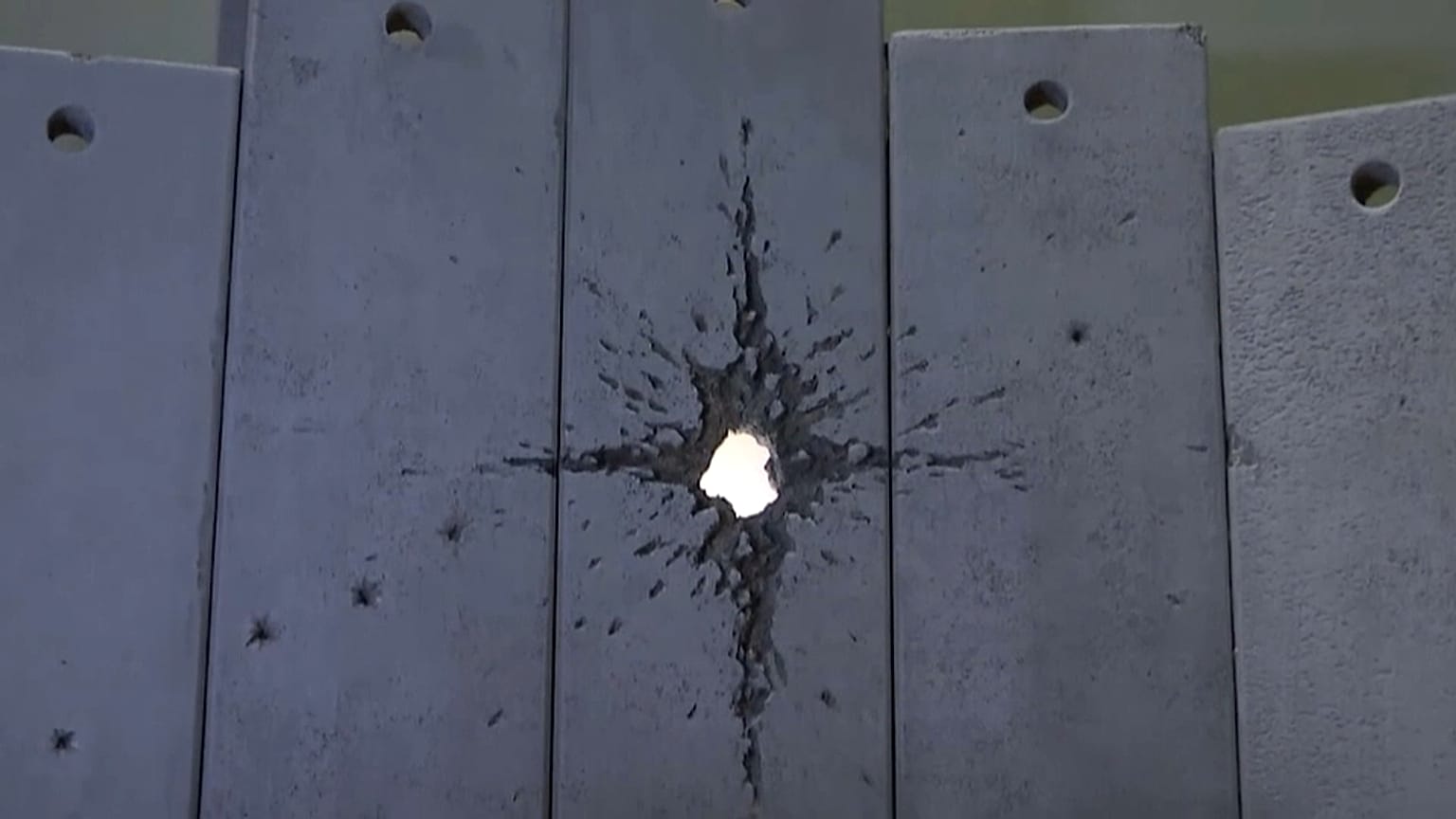 Banksy vuelve a sorprender con su particular portal de Belén