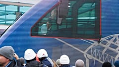 Putin inaugura ligação ferroviária com a Crimeia
