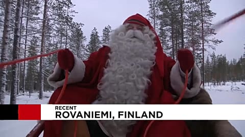 Der Weihnachtsmann bereitet sich auf den Heiligabend vor