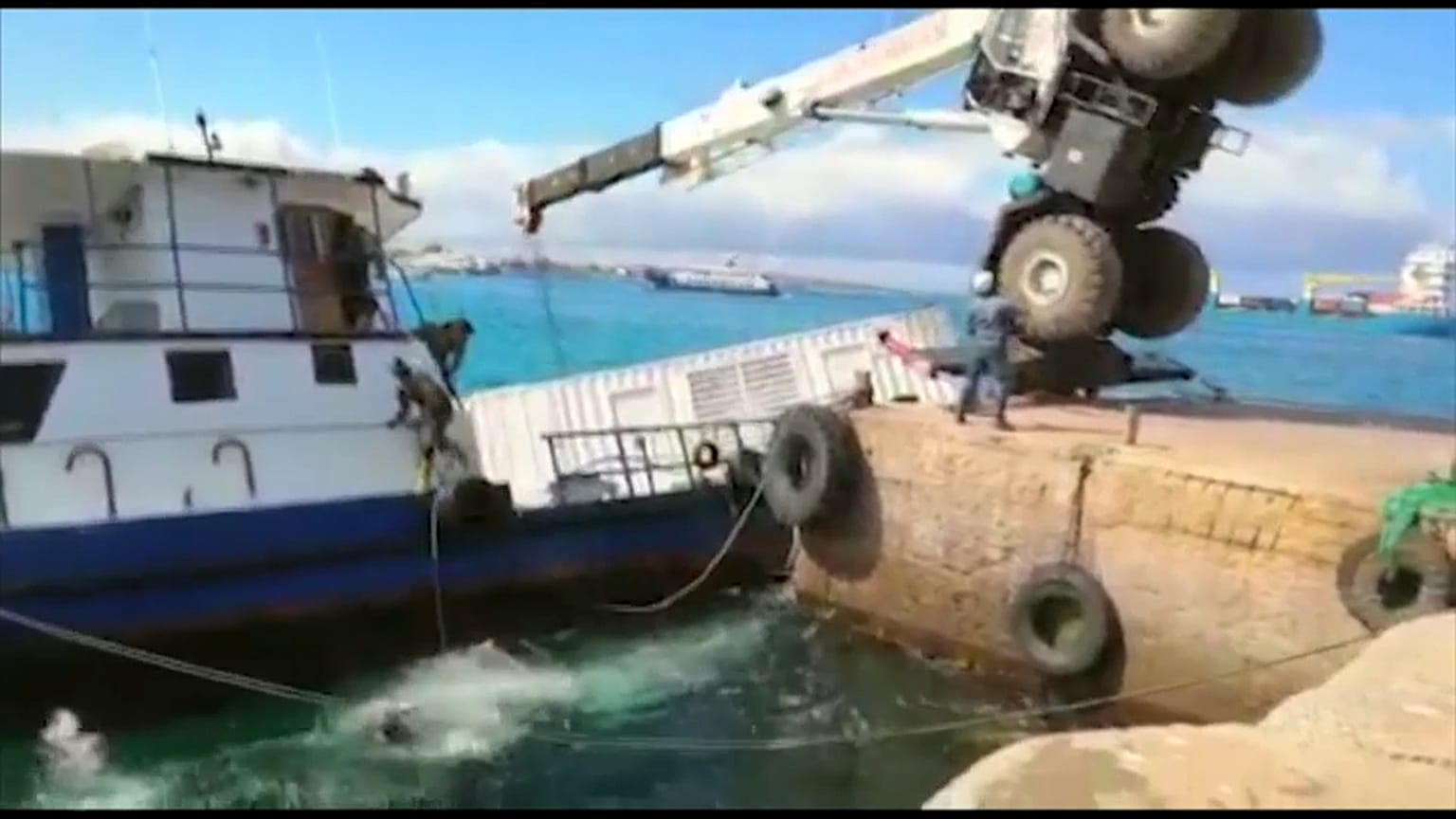 Galápagos: 2.500 Liter Diesel bedrohen Schildkröten und Vögel