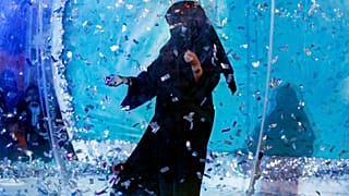  فتاة ترقص في مهرجان الدرعية، المملكة العربية السعودية، 13 ديسمبر 2019. 