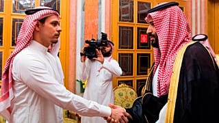ولي العهد السعودي محمد بن سلمان يصافح نجل جمال خاشقجي 23 أكتوبر 2018