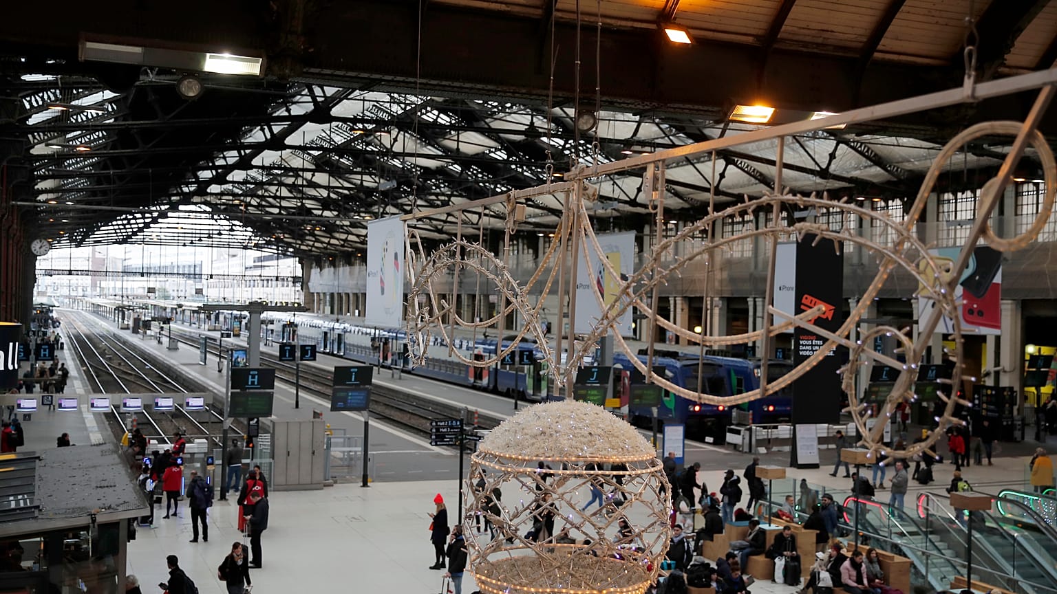 Francia: niente miracolo di Natale, lo sciopero continua