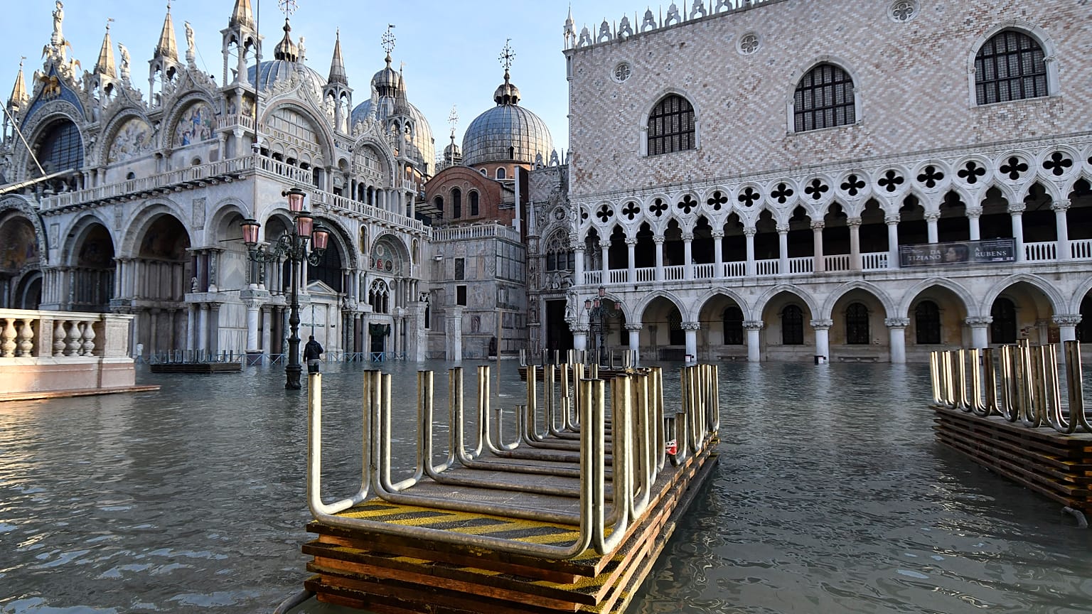 La Place Saint-Marc de Venise sous les eaux, le 23 décembre 2019
